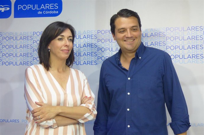 María Luisa Ceballos y José María Bellido en la sede del PP