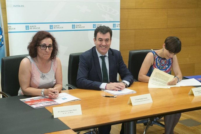 Román Rodríguez firma un convenio con UGT y CC.OO.
