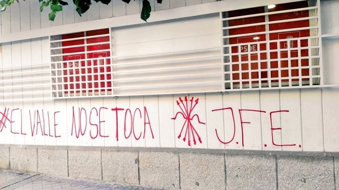 Sede PSOE-M con pintadas falangistas 