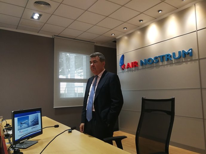 Presidente de Air Nostrum, Carlos Bertomeu, presentando el holding con CityJet