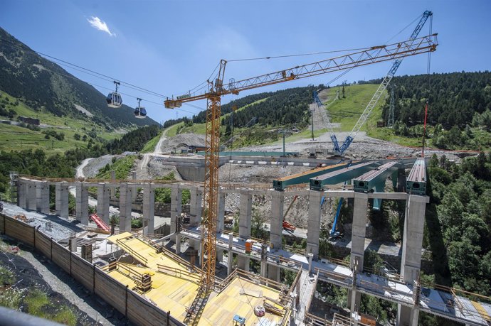 Obras en la nueva plataforma esquiable de Soldeu (Andorra)