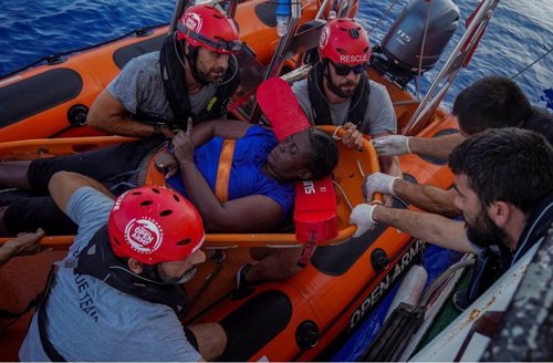 El jugador de baloncesto Marc Gasol a bordo del 'Austral' de Open Arms