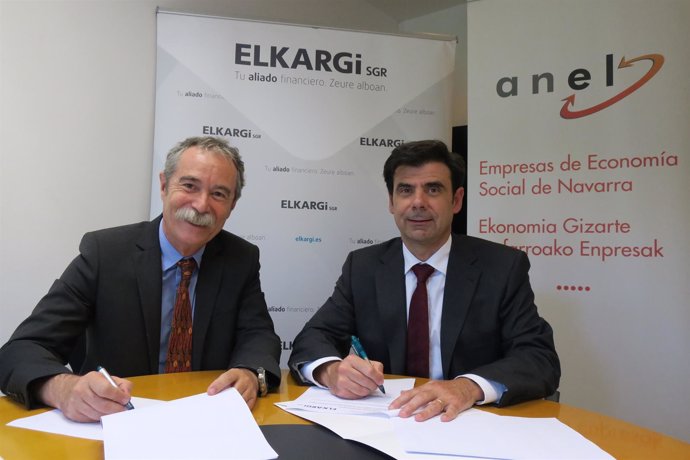 Pío Aguirre e Ignacio Ugalde en la firma del acuerdo                     