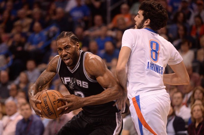 Kawhi Leonard y Abrines en el San Antonio Spurs - Oklahoma City Thunder