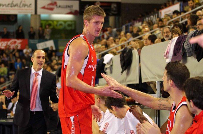 El Ala-Pívot Del Assignia Manresa Justin Doellman