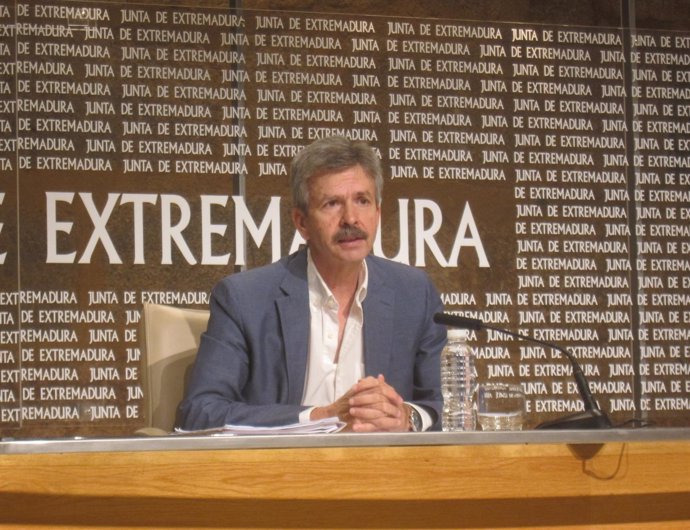 José Luis Navarro, en rueda de prensa en Mérida 