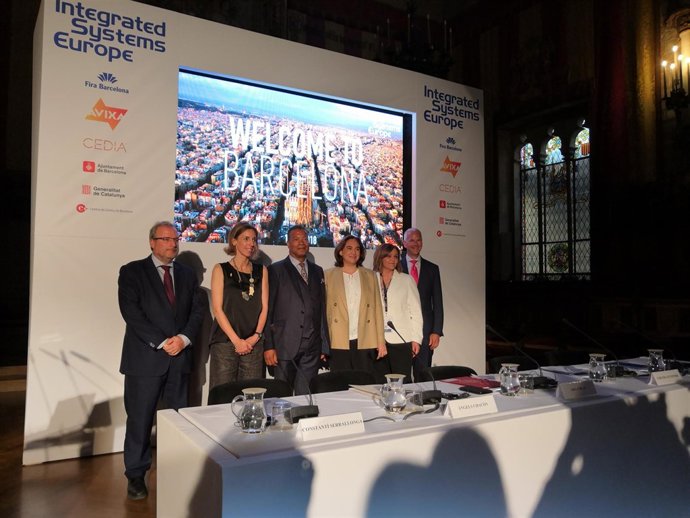 Serrallonga, Chacón, Blackman, Colau, O'Connor y Labuskes