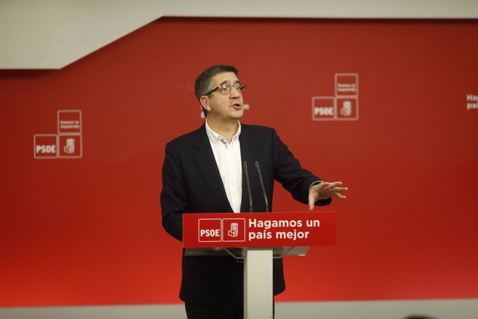 Rueda de prensa del secretario de Política Federal del PSOE, Patxi López