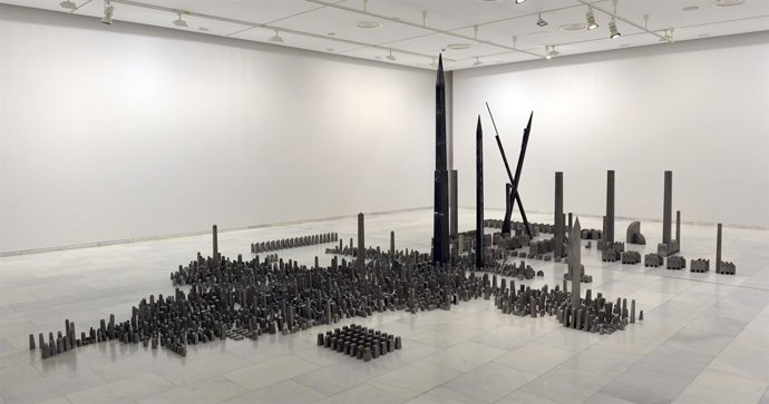 La obra 'Espacio de Batalla' de Miquel Navarro