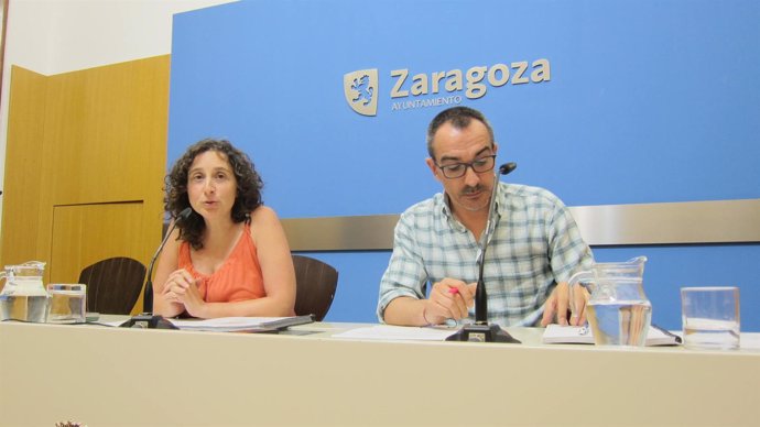 Arantza Gracia, del Ayuntamiento de Zaragoza, y Julián López, de MESCoop Aragón