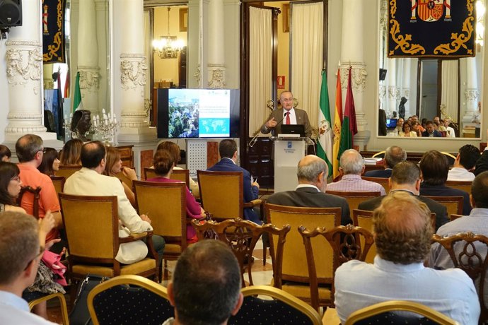 El alcalde de málaga De la Torre reunión sobre Objetivos de desarrollo sostenibl