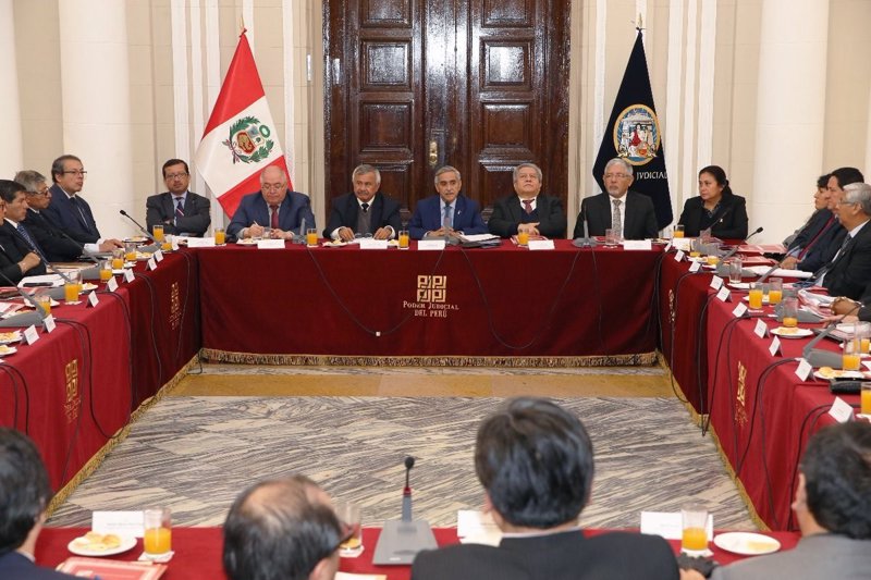 Renuncia el presidente del Poder Judicial de Perú