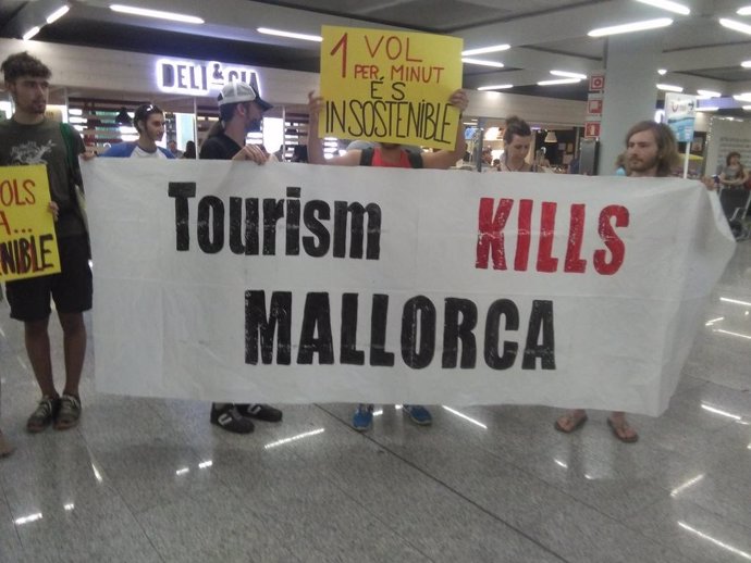 Protesta de Ciutat és per a qui l'habita contra el turismo masivo
