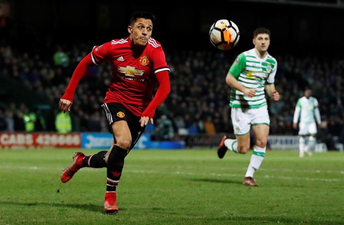 Alexis Sánchez en su debut con el Manchester United