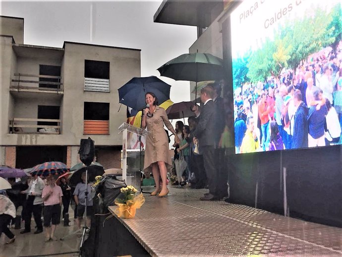 M.Madrenas al inaugurarse la plaza del 1-O en Caldes de Malavella (Girona)