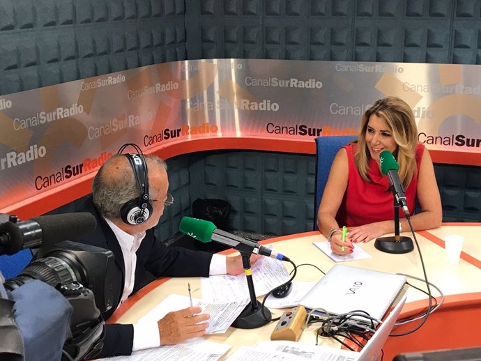 Susana Díaz en una entrevista en Canal Sur Radio