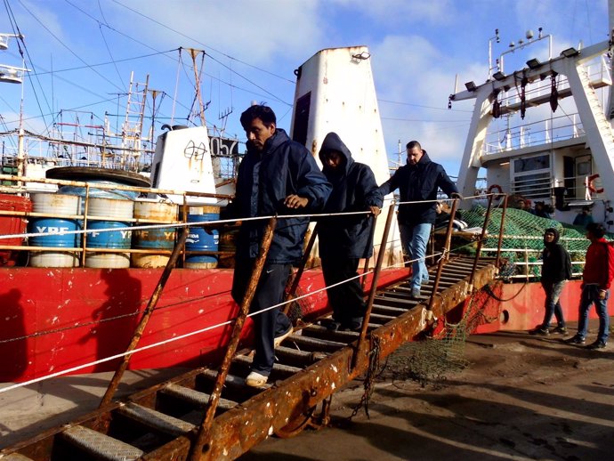 Tripulantes do 'Dorneda' chegan a porto en Arxentina