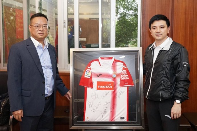 El presidente y propietario del RCD Espanyol, Chen Yansheng, en un acto