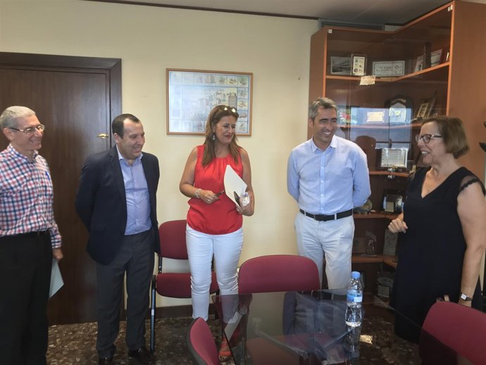 Sonia Gaya con alcalde Benalmádena víctor navas y ruiz espejo nuevo IES institut