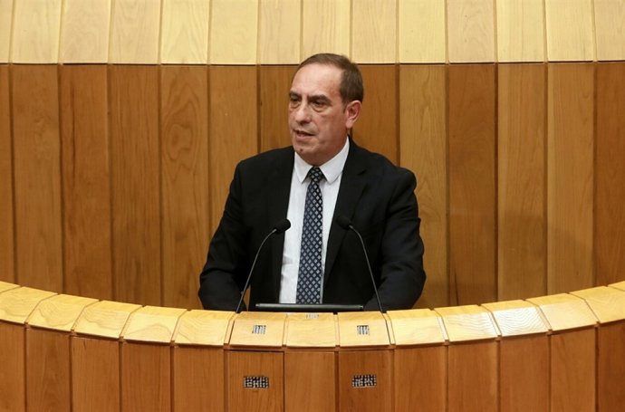El conselleiro de Facenda en el Parlamento.