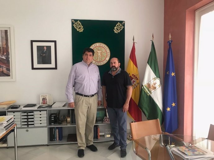 El secretario general de la UNIA con Francisco Gorjón Gómez, profesor de México