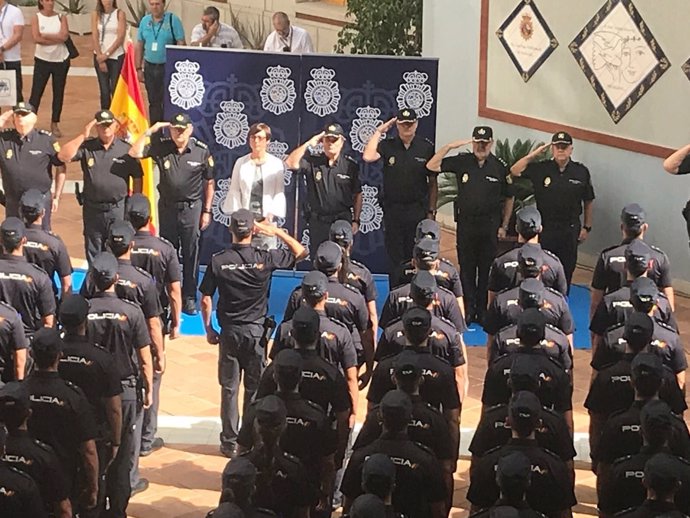 Subdelegada del Gobierno, María Gámez, recibe a policías nacionales en práctica