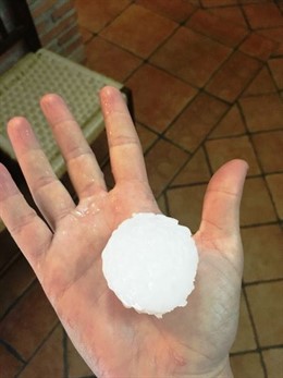 Soria.- Tamañon del granizo caído en la zona de Ágreda