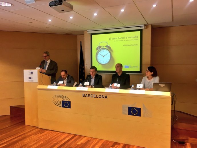 Debat sobre el canvi horari a la seu de la Comissió Europea a Barcelona