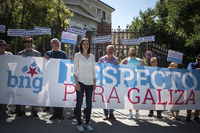 Protesta del BNG ante la sede de la Real Academia Española