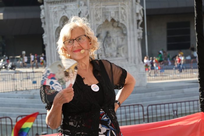 Manuela Carmena durante el Orgullo 2018