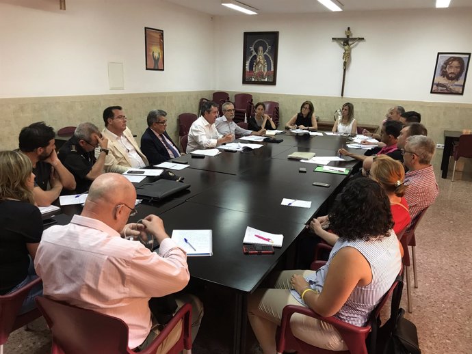 Reunión del alcalde de Sevilla con la Plataforma Cívica Tres Barrios-Amate