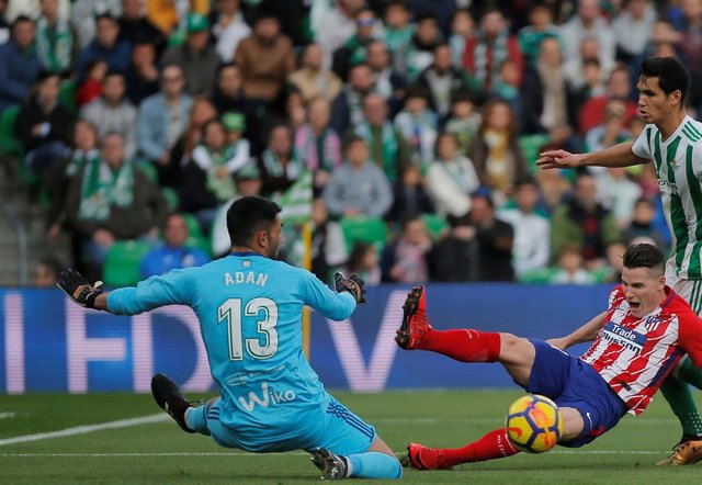 Soccer Football - La Liga Santander - Real Betis vs Atletico Madrid - Estadio Be