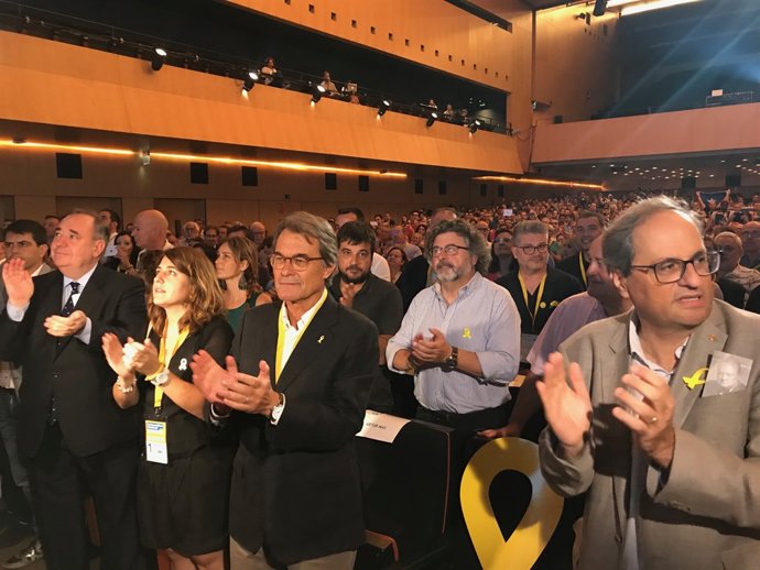 Quim Torra, Artur Mas, Marta Pascal i Alex Salmond a l'Assemblea del PDeCAT