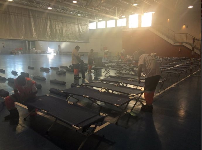Cruz Roja habilita un polideportivo para la atención de migrantes
