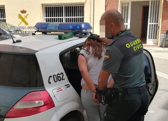 Guardia Civil localiza a dos hermanas buscadas por 14 órdenes de detención