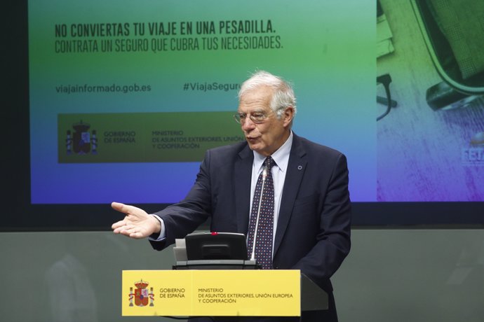 Josep Borrell presenta la campaña Viaja informado, viaja seguro