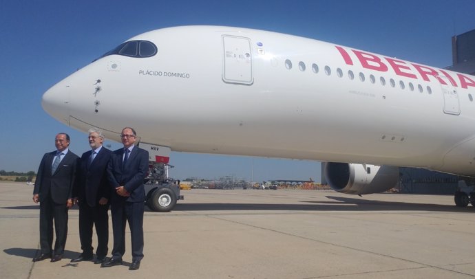 Plácido Domingo da su nombre al primer Airbus A350 de Iberia