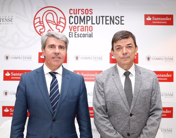 El presidente de la Comunidad de Madrid, Ángel Garrido, y el rector de la UCM