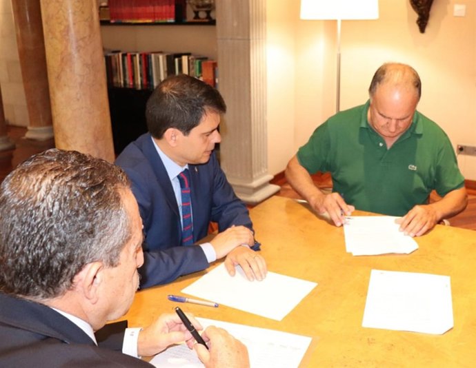 La Diputación de Barcelona firma créditos con ayuntamientos