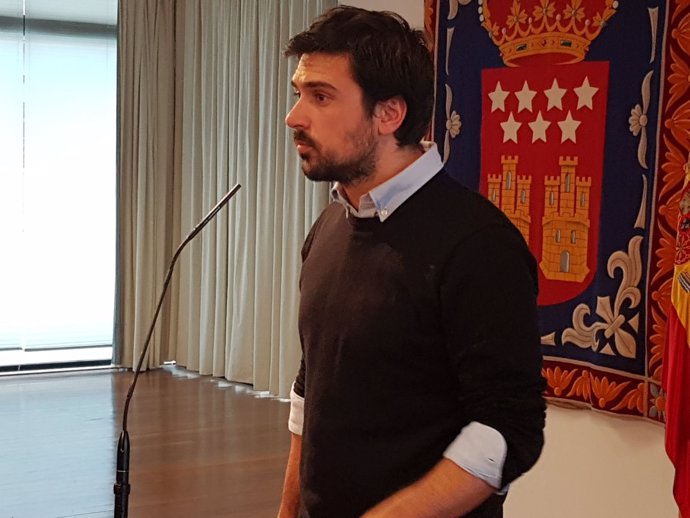 Ramón Espinar en rueda de prensa en la Asamblea de Madrid