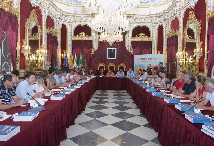 Firma en Diputación de Cádiz de convenios del plan de empleo local