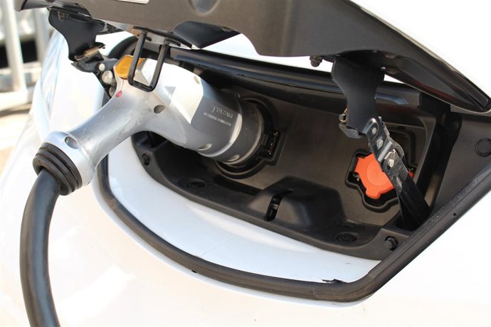 Aumentan las ayudas paar recarga de coches eléctrícos