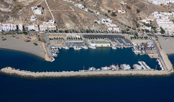 Imagen aérea del puerto de Carboneras (Almería)