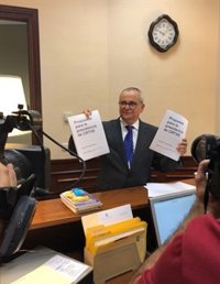 Juanma Romero ('Emprende' del Canal 24 Horas) registra en el Congreso su candidatura a la Presidencia de RTVE