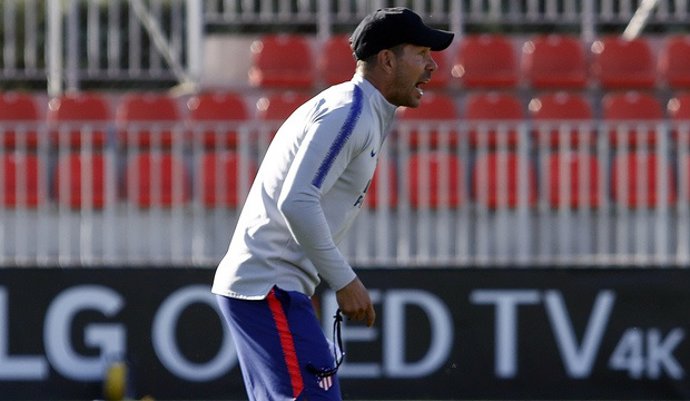 Simeone entrenando en el Atlético