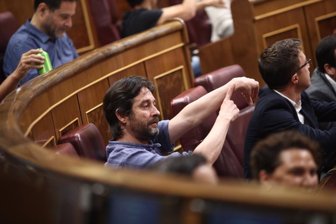 El diputado de Podemos Rafael Mayoral durante el pleno en el Congreso