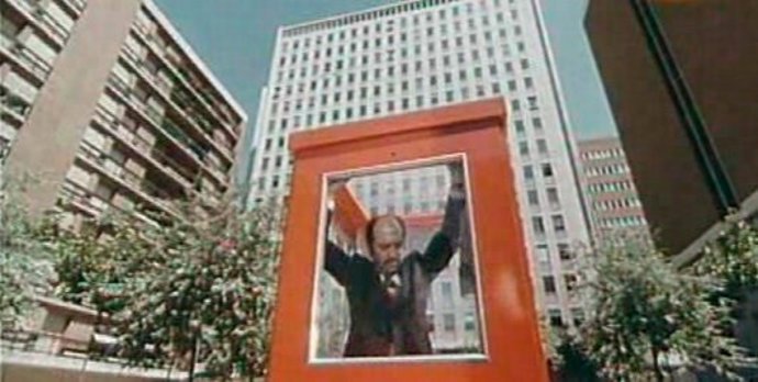 Fotograma de la película 'La Cabina' de Antonio Mercero