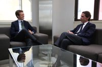 Casado y Aznar hablan de Cataluña y los "retos y desafíos" que afronta España