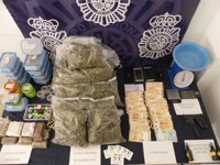 Desmantelan en Benalmádena un club de fumadores que servía de tapadera para vender hachís y marihuana