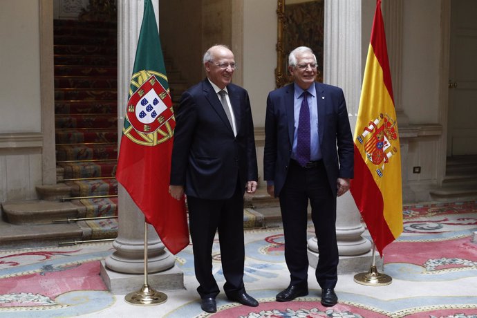 Josep Borrell se reúne con el ministro de Negocios Extranjeros de Portugal, Augu